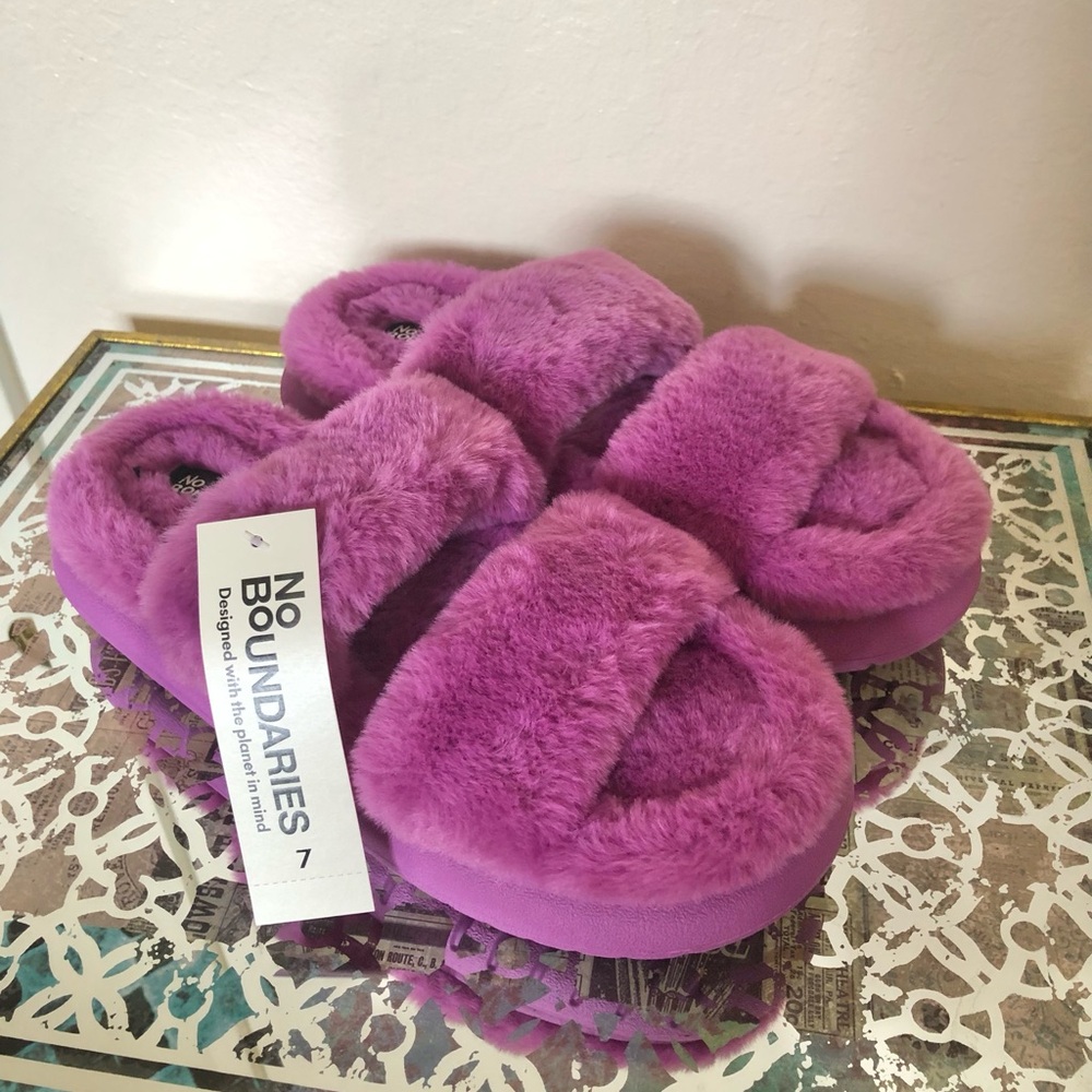 No Boundaries 2 Band Purple Plush Slippers NWT